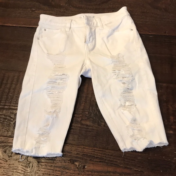 White guess knee length shorts - Picture 1 of 4